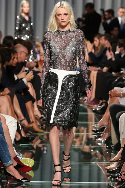 Look 25
